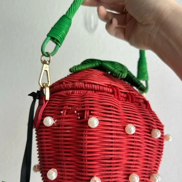 Kate Spade x Target Woven Strawberry Handbag NWT - Picture 3 of 7